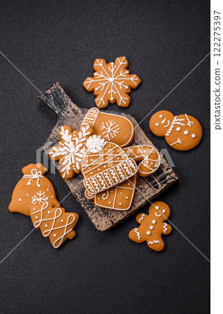 Delicious gingerbread cookies with honey, ginger and cinnamon Delicious gingerbread cookies with honey, ginger and cinnamon 122275397