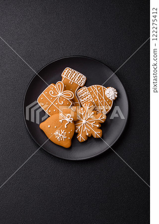 Delicious gingerbread cookies with honey, ginger and cinnamon Delicious gingerbread cookies with honey, ginger and cinnamon 122275412