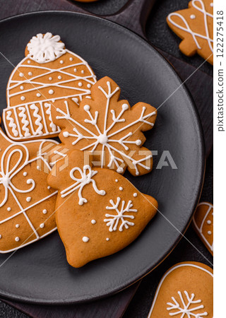 Delicious gingerbread cookies with honey, ginger and cinnamon Delicious gingerbread cookies with honey, ginger and cinnamon 122275418