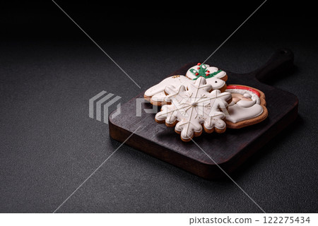 Delicious gingerbread cookies with honey, ginger and cinnamon Delicious gingerbread cookies with honey, ginger and cinnamon 122275434