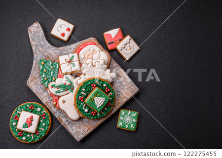 Delicious gingerbread cookies with honey, ginger and cinnamon Delicious gingerbread cookies with honey, ginger and cinnamon 122275455