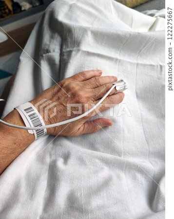 Monitoring Blood Oxygen Level in a hospital Monitoring Blood Oxygen Level in a hospital 122275667