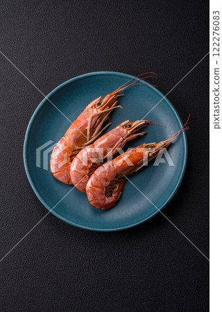 Boiled tiger prawns with salt, spices, herbs and vegetables 122276083