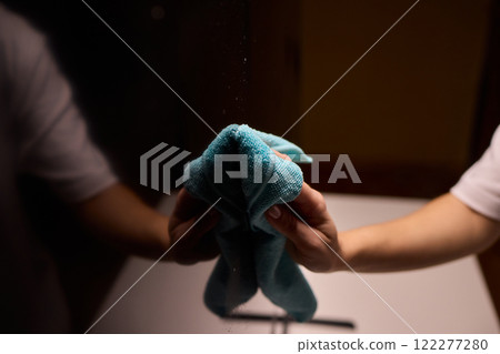 Effective and Safe Cleaning Techniques for a Curved Television Screen Using a Microfiber Cloth Effective and Safe Cleaning Techniques for a Curved Television Screen Using a Microfiber Cloth 122277280
