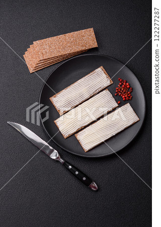 Rectangular whole grain crisp bread with cream cheese 122277287