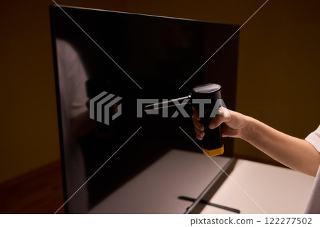 Properly Cleaning Monitors Using Compressed Air Tools for Optimal Performance and Care 122277502