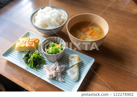 美味的日式早餐 122278902