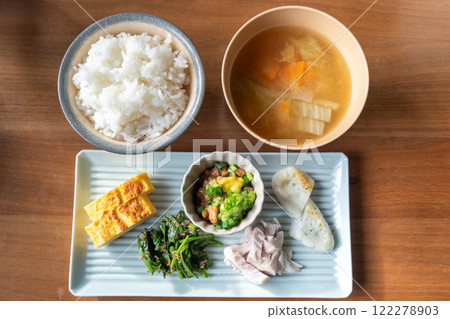 美味的日式早餐 美味的日式早餐 122278903