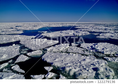 Drift ice of Okhotsk 122279136