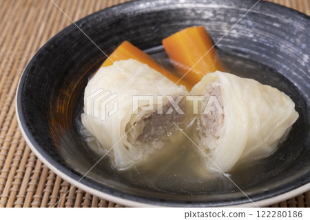 Japanese-style cabbage rolls simmered in bonito broth 122280186