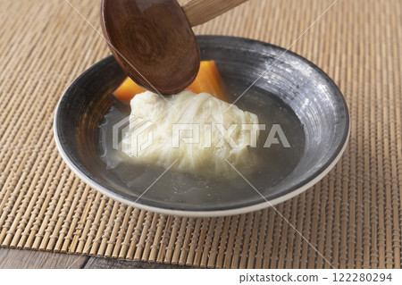 Pour soup ladle over Japanese-style cabbage rolls simmered in bonito broth Pour soup ladle over Japanese-style cabbage rolls simmered in bonito broth 122280294