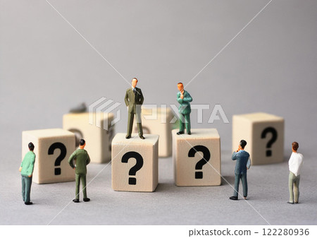 Thinking miniature figure businessman question mark 122280936