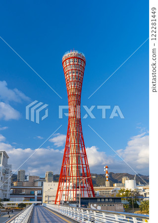 神戶港塔在藍天中閃耀 神戶港塔在藍天中閃耀 122281449
