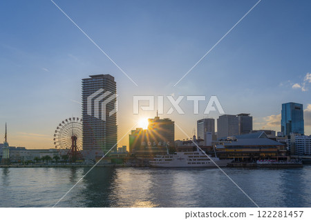 Beautiful evening view of Kobe Harborland 122281457