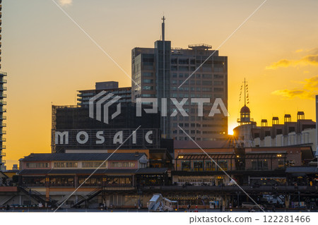 Beautiful evening view of Kobe Harborland 122281466