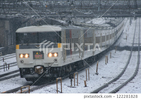 Akagi Express on a snowy day: 185 series train Akagi Express on a snowy day: 185 series train 122281828