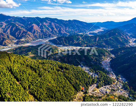 Kuonji Temple and the Hakii River (Minobu Town, Yamanashi Prefecture) 122282290