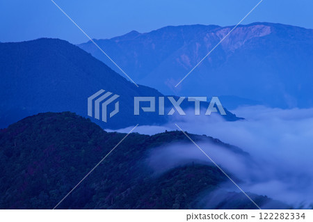 Lake Shojiko at dawn, clouds falling from the panorama platform Lake Shojiko at dawn, clouds falling from the panorama platform 122282334