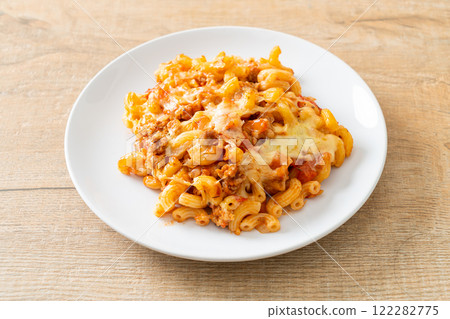 homemade macaroni bolognese with cheese 122282775