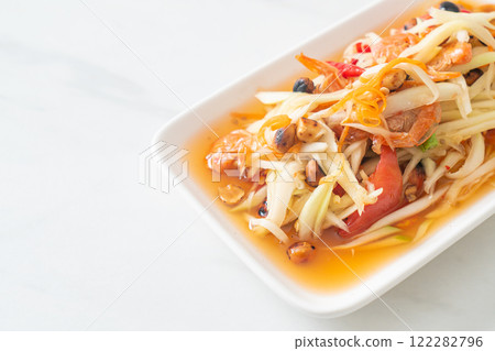 Som Tum - Spicy papaya salad 122282796