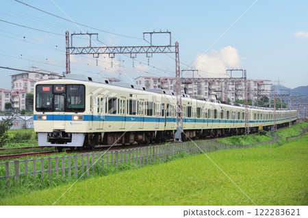 小田急小田原線鶴卷溫泉～伊勢原小田急8000型8051編組 122283621