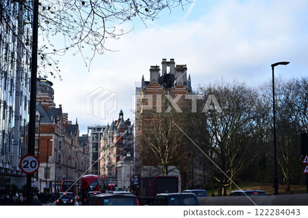 Scenery in front of Victoria Station in London 122284043