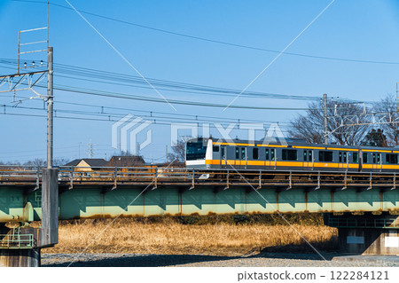 中央線在淺川鐵路橋上運行 中央線在淺川鐵路橋上運行 122284121