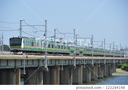 Tokaido Line Chigasaki-Hiratsuka JR East E233 series 3000 series E-16 train (Kozu) Tokaido Line Chigasaki-Hiratsuka JR East E233 series 3000 series E-16 train (Kozu) 122284198