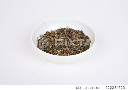 roasted green tea  122284523