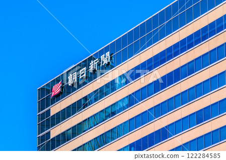 Tokyo cityscape in Japan, overlooking the Asahi Shimbun company and other buildings. In front of the company lies the former site of Tsukiji Market... = January 23, 2025 122284585