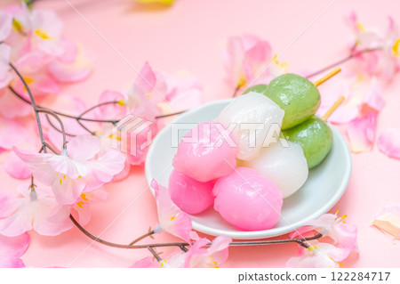 Delicious three-colored dumplings perfect for cherry blossom viewing Delicious three-colored dumplings perfect for cherry blossom viewing 122284717