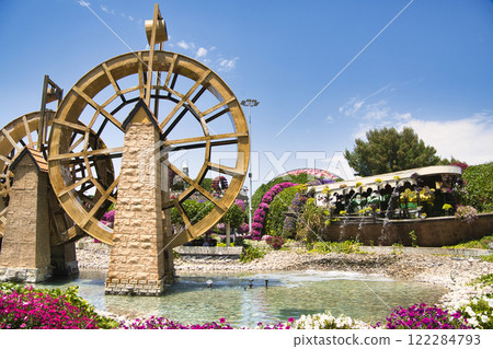 Dubai's colorful flower-filled park 122284793