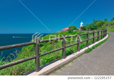 The road to the lighthouse (Matsue: Mihonoseki Lighthouse) The road to the lighthouse (Matsue: Mihonoseki Lighthouse) 122285257