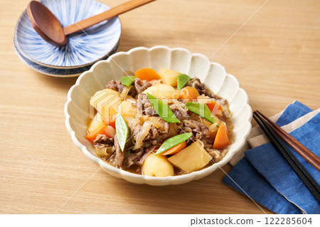 用牛肉做的基本肉和土豆 用牛肉做的基本肉和土豆 122285604