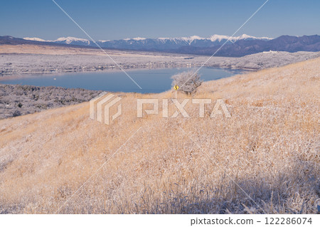 <Yamanashi Prefecture> View of the Southern Alps in winter - Lake Yamanaka and Mt. Myojin <Yamanashi Prefecture> View of the Southern Alps in winter - Lake Yamanaka and Mt. Myojin 122286074