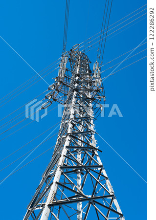 晴空下拔地而起的C-1號輸電塔 122286292