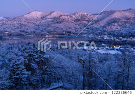 【山梨縣】冬天的山中湖村，雪景 122286646