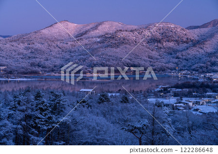 <<Yamanashi Prefecture>> Snow scenery of Yamanakako Village in winter <<Yamanashi Prefecture>> Snow scenery of Yamanakako Village in winter 122286648