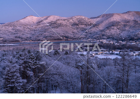 【山梨縣】冬天的山中湖村，雪景 122286649