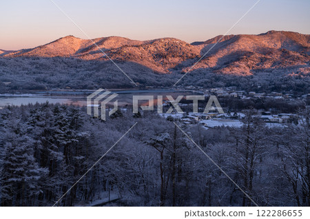 <<Yamanashi Prefecture>> Snow scenery of Yamanakako Village in winter <<Yamanashi Prefecture>> Snow scenery of Yamanakako Village in winter 122286655