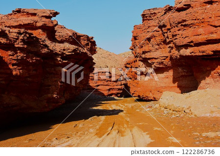 由侵蝕和風蝕形成的峽谷 122286736