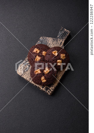 Sweet chocolate cookies made at home Sweet chocolate cookies made at home 122286947