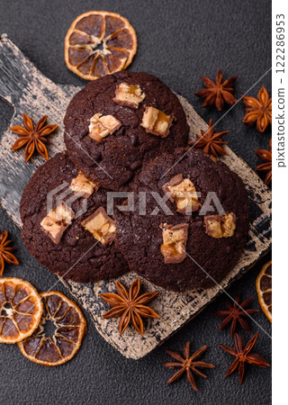 Sweet chocolate cookies made at home Sweet chocolate cookies made at home 122286953