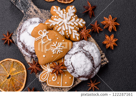 Christmas homemade gingerbreads, cookies and decorative elements 122287161
