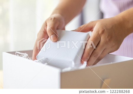 Eco friendly white paper wrap for product packaging parcel carton box 122288268