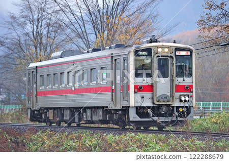 石北本線 白瀧~奧白瀧 JR 北海道 Kiha54-528(旭川) 快速 北見 石北本線 白瀧~奧白瀧 JR 北海道 Kiha54-528(旭川) 快速 北見 122288679