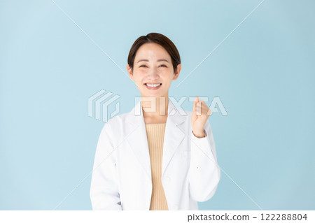 白人女孩婦女的女孩姿勢 122288804