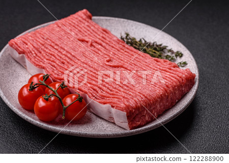 Raw ground beef or pork with salt, spices, herbs and tomatoes 122288900
