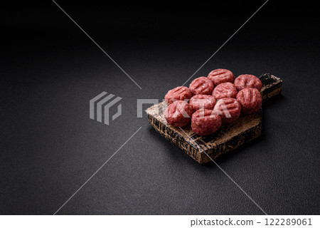 Raw meatballs of minced meat beef, pork or chicken with salt, spices 122289061