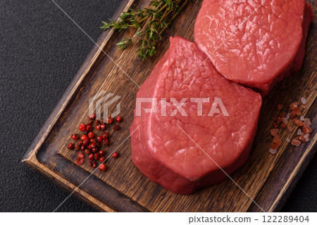 Raw beef eye steak round with salt, spices and herbs 122289404